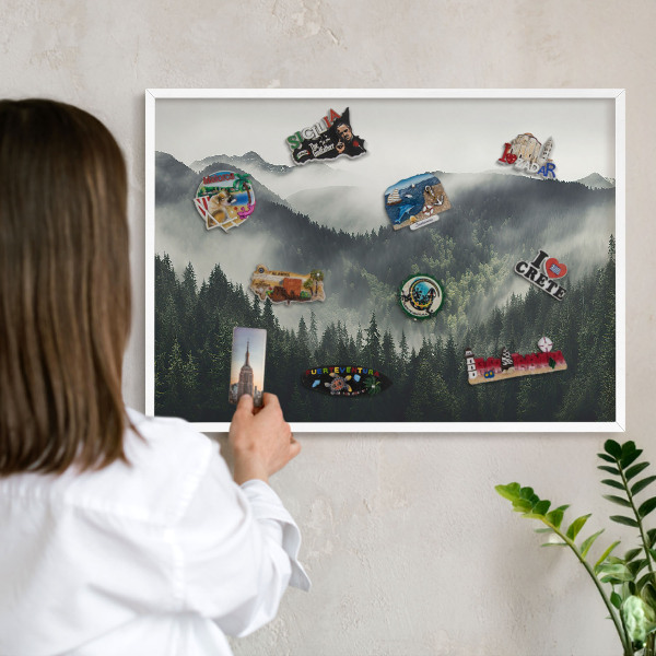 Wand-Magnettafel für Reisesouvenirs mit weißem Rahmen Grüne Berge