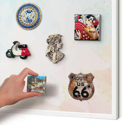 Magnettafel aus Metall für Souvenirs in weißem Rahmen Pastell-Eleganz