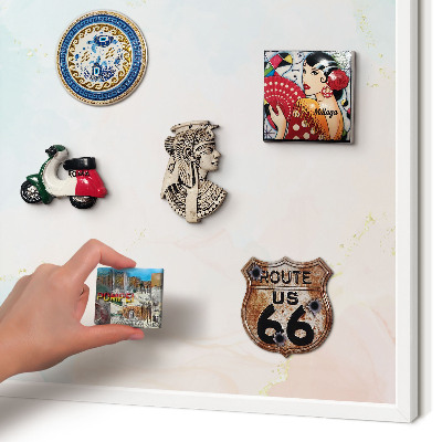 Magnettafel aus Metall für Souvenirs in weißem Rahmen Pastell-Eleganz