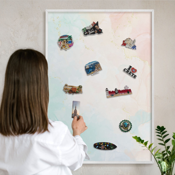 Magnettafel aus Metall für Souvenirs in weißem Rahmen Pastell-Eleganz