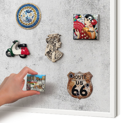 Wand-Magnettafel für Reisesouvenirs mit weißem Rahmen Rohbeton