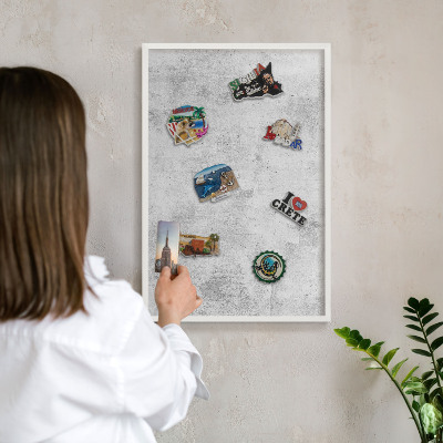 Wand-Magnettafel für Reisesouvenirs mit weißem Rahmen Rohbeton