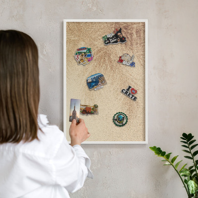 Magnettafel aus Metall für Souvenirs in weißem Rahmen Sandblätter