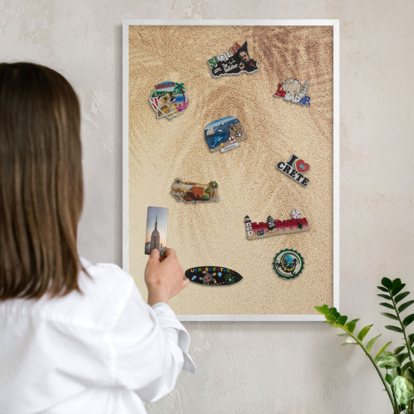 Magnettafel aus Metall für Souvenirs in weißem Rahmen Sandblätter
