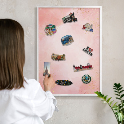 Magnettafel aus Metall für Souvenirs in weißem Rahmen Subtile Eleganz
