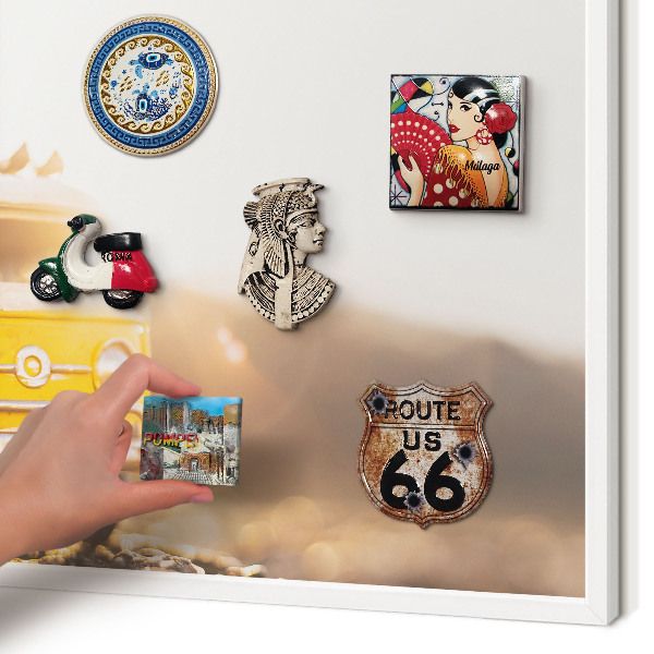 Magnettafel aus Metall für Souvenirs in weißem Rahmen Retro-Reisen