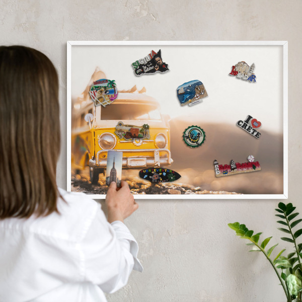 Magnettafel aus Metall für Souvenirs in weißem Rahmen Retro-Reisen