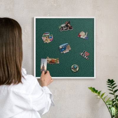 Magnettafel aus Metall für Souvenirs in weißem Rahmen Grüne Blätter