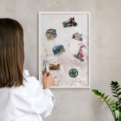 Wand-Magnettafel für Reisesouvenirs mit weißem Rahmen Weiße Pfingstrosen