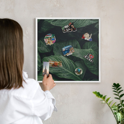 Wand-Magnettafel für Reisesouvenirs mit weißem Rahmen Das Grün der Natur