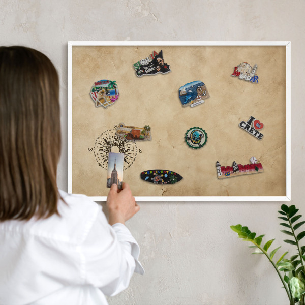 Magnettafel aus Metall für Souvenirs in weißem Rahmen Windrose
