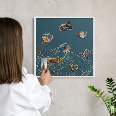 Wand-Magnettafel für Reisesouvenirs mit weißem Rahmen Minimalismus in den Bergen