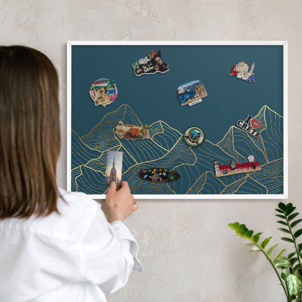 Wand-Magnettafel für Reisesouvenirs mit weißem Rahmen Minimalismus in den Bergen