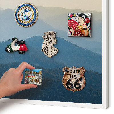 Magnettafel aus Metall für Souvenirs in weißem Rahmen Bergblick