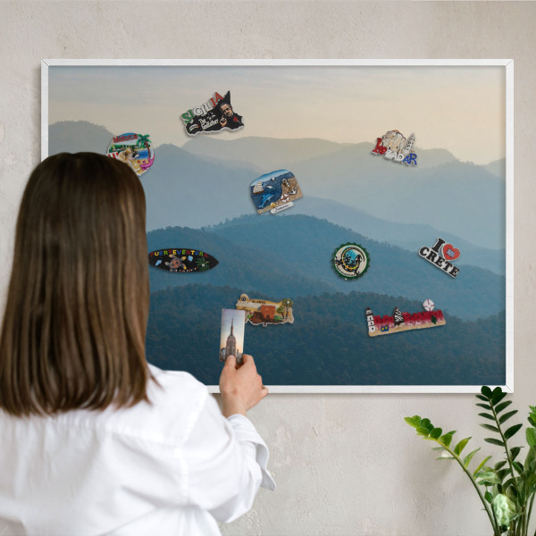 Magnettafel aus Metall für Souvenirs in weißem Rahmen Bergblick
