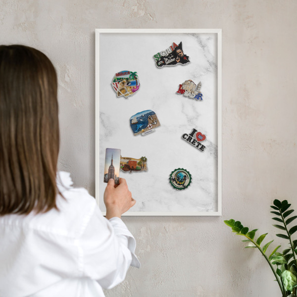 Wand-Magnettafel für Reisesouvenirs mit weißem Rahmen Eleganter Marmor