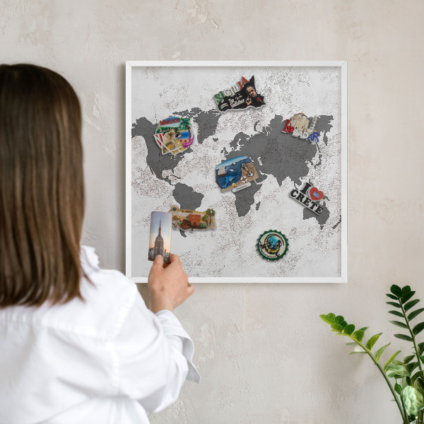 Magnettafel aus Metall für Souvenirs in weißem Rahmen Weltkarte