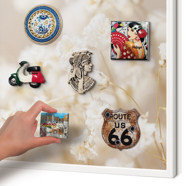 Wand-Magnettafel für Reisesouvenirs mit weißem Rahmen Beige Blüten