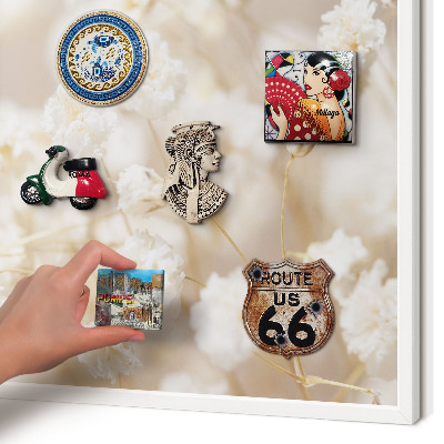 Wand-Magnettafel für Reisesouvenirs mit weißem Rahmen Beige Blüten