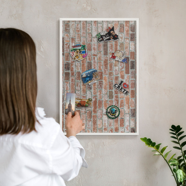 Wand-Magnettafel für Reisesouvenirs mit weißem Rahmen Ziegelmauer