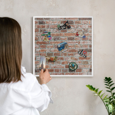 Wand-Magnettafel für Reisesouvenirs mit weißem Rahmen Ziegelmauer