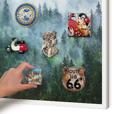 Magnettafel aus Metall für Souvenirs in weißem Rahmen Geheimnisvoller Wald