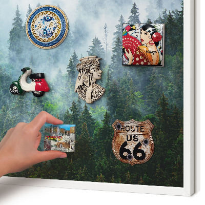Magnettafel aus Metall für Souvenirs in weißem Rahmen Geheimnisvoller Wald