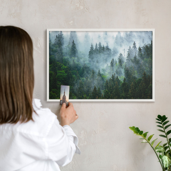 Magnettafel aus Metall für Souvenirs in weißem Rahmen Geheimnisvoller Wald