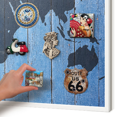 Magnettafel aus Metall für Souvenirs in weißem Rahmen Weltkarte