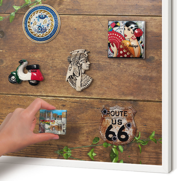 Wand-Magnettafel für Reisesouvenirs mit weißem Rahmen Holznatur
