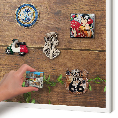 Wand-Magnettafel für Reisesouvenirs mit weißem Rahmen Holznatur