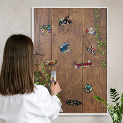 Wand-Magnettafel für Reisesouvenirs mit weißem Rahmen Holznatur