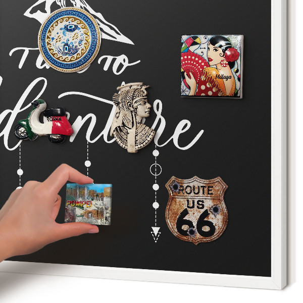 Wand-Magnettafel für Reisesouvenirs mit weißem Rahmen Ein Abenteuer erwartet dich.
