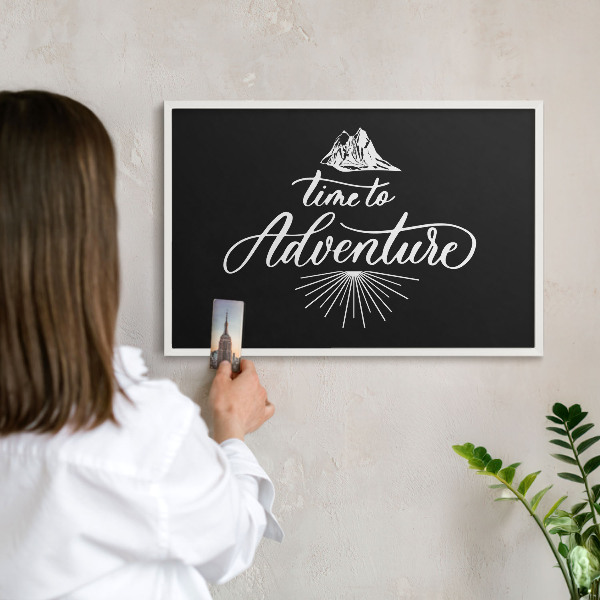 Wand-Magnettafel für Reisesouvenirs mit weißem Rahmen Abenteuerzeit