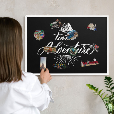 Wand-Magnettafel für Reisesouvenirs mit weißem Rahmen Abenteuerzeit