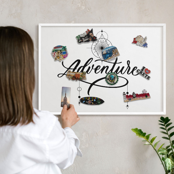 Magnettafel aus Metall für Souvenirs in weißem Rahmen Typografisches Abenteuer