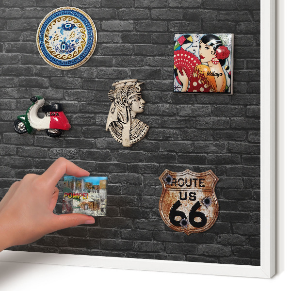 Magnettafel aus Metall für Souvenirs in weißem Rahmen Ziegelmauer