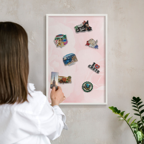 Wand-Magnettafel für Reisesouvenirs mit weißem Rahmen Zartes Rosa
