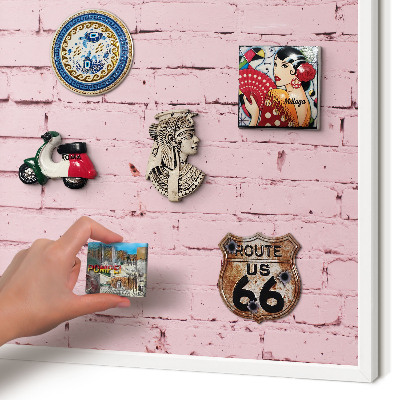 Wand-Magnettafel für Reisesouvenirs mit weißem Rahmen Rosa Ziegelstein