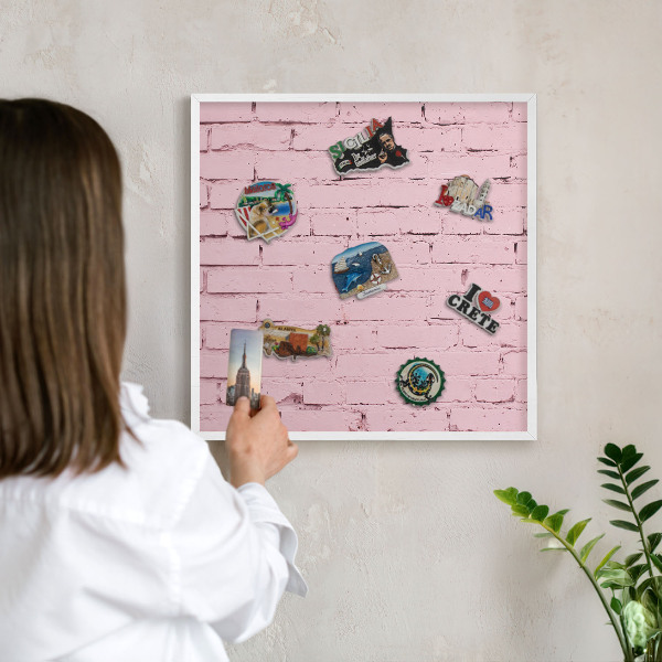 Wand-Magnettafel für Reisesouvenirs mit weißem Rahmen Rosa Ziegelstein