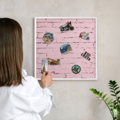 Wand-Magnettafel für Reisesouvenirs mit weißem Rahmen Rosa Ziegelstein