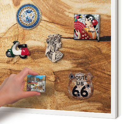 Magnettafel aus Metall für Souvenirs in weißem Rahmen Naturholz