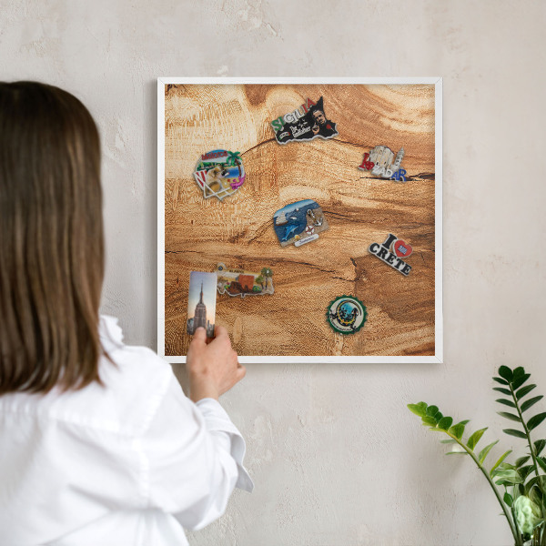 Magnettafel aus Metall für Souvenirs in weißem Rahmen Naturholz