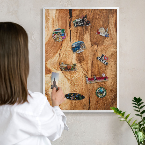 Magnettafel aus Metall für Souvenirs in weißem Rahmen Naturholz