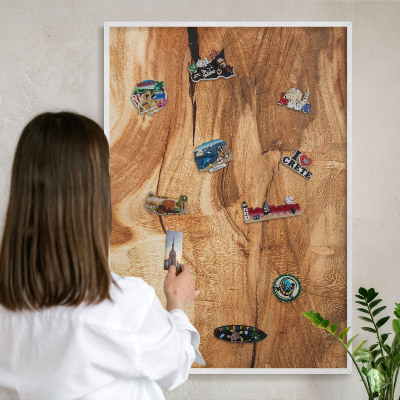 Magnettafel aus Metall für Souvenirs in weißem Rahmen Naturholz
