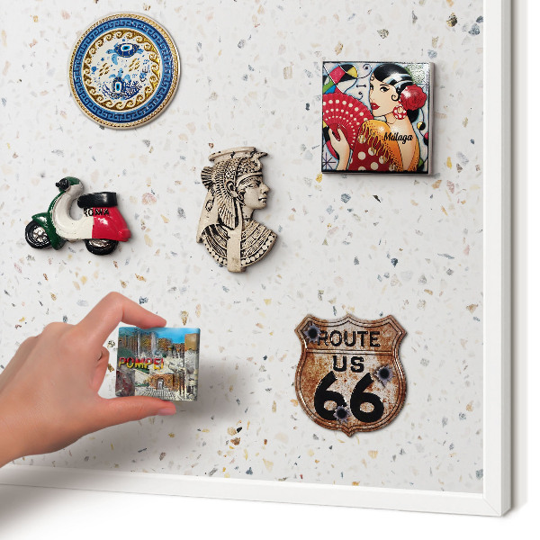 Wand-Magnettafel für Reisesouvenirs mit weißem Rahmen Terrazzo-Muster