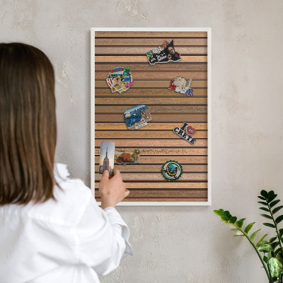 Wand-Magnettafel für Reisesouvenirs mit weißem Rahmen Warme Gürtel