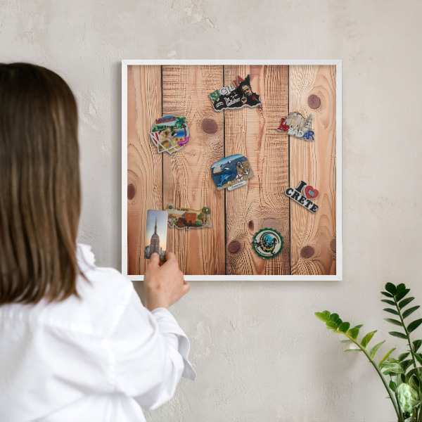 Wand-Magnettafel für Reisesouvenirs mit weißem Rahmen Holzbretter