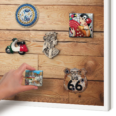 Magnettafel aus Metall für Souvenirs in weißem Rahmen Holzbretter