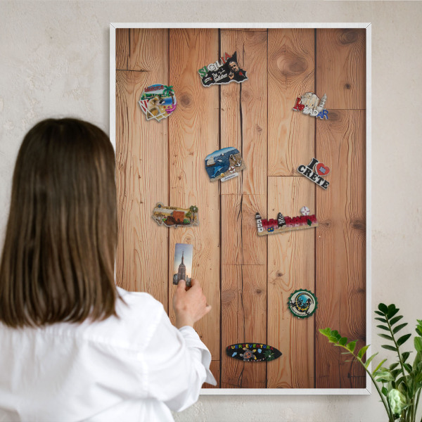 Magnettafel aus Metall für Souvenirs in weißem Rahmen Holzbretter